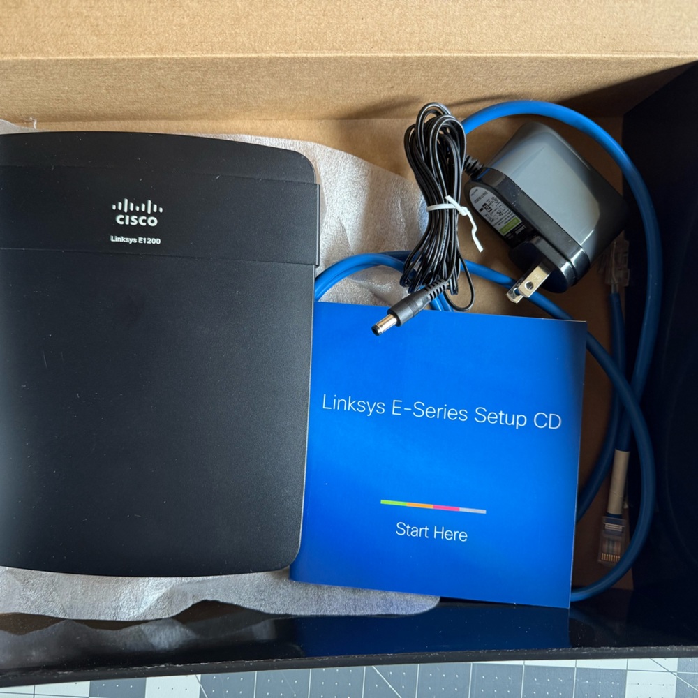 Linksys WiFi Router E1200 N300 Mbps 4-Port Wireless Router - Picture 7 of 8